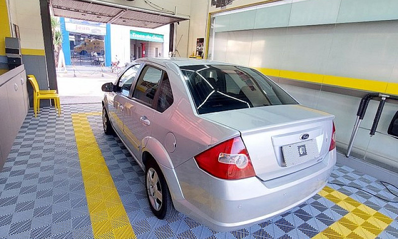 Fiesta 1.6 Class Com...