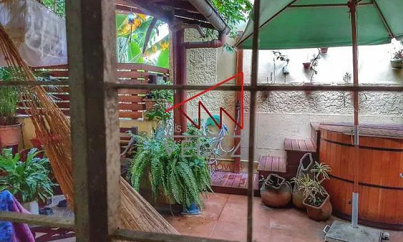 Apartamento-À Venda-...