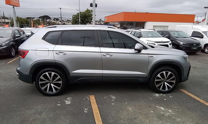 Volkswagen Taos 2023...