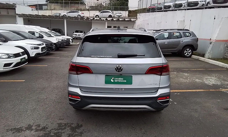 Volkswagen Taos 2023...
