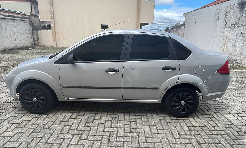 Ford Fiesta Sed. 1.6...