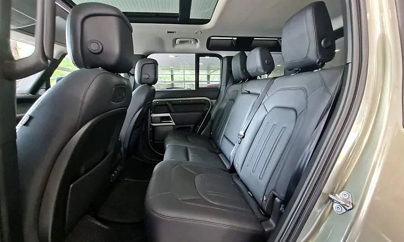 Land Rover Defender ...