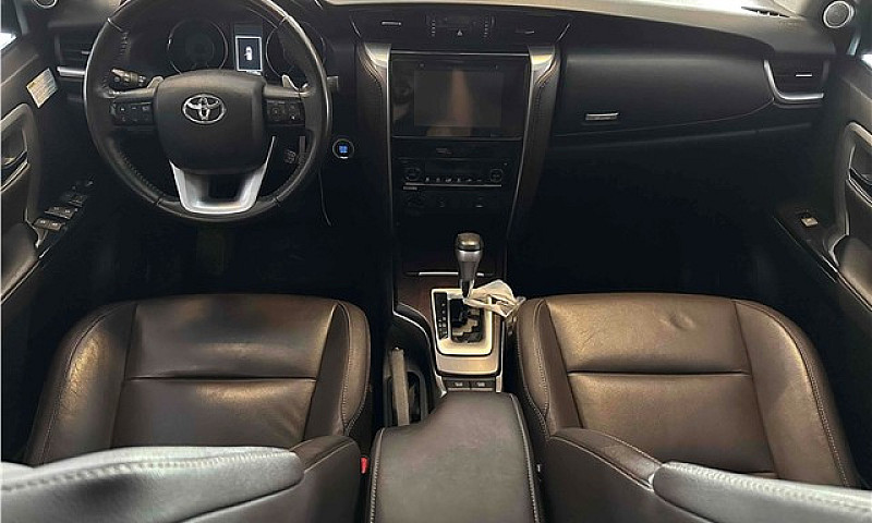 Toyota Hilux Sw4 201...