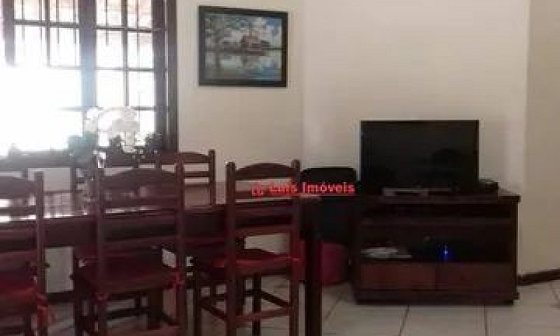 Casa Com 3 Dormitóri...