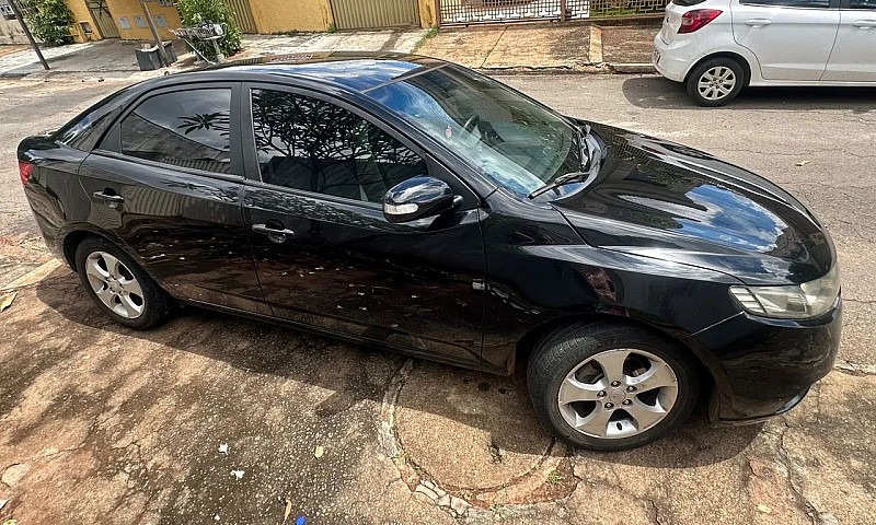 Kia Motors Cerato 1....