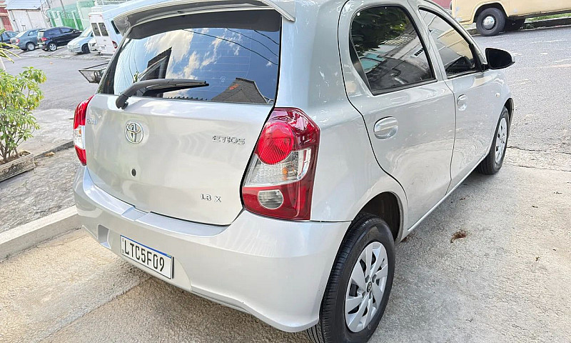 Toyota Etios X 1.3 F...