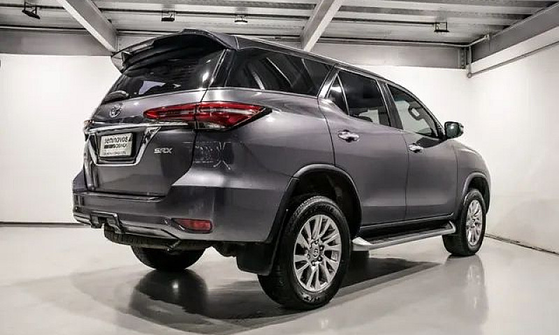 Toyota Hilux Sw4 2.8...