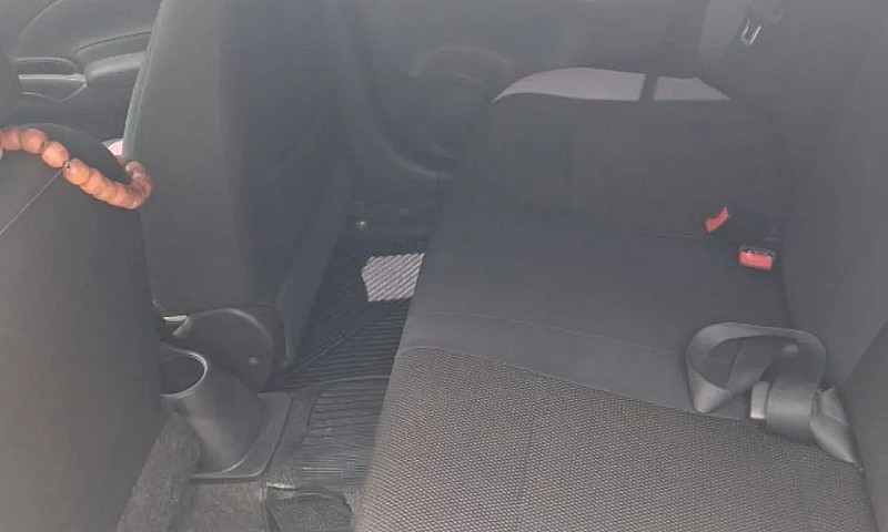 Nissan Versa S 1.6 1...