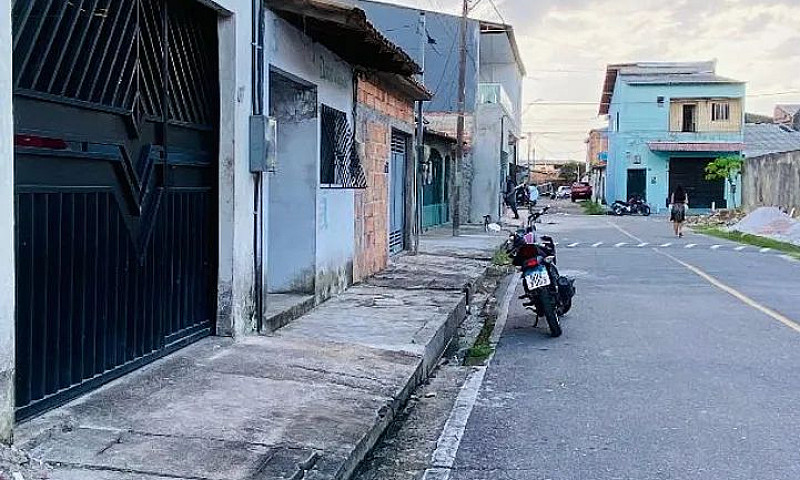 Vende-Se Uma Casa No...