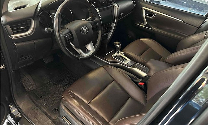 Toyota Hilux Sw4 201...