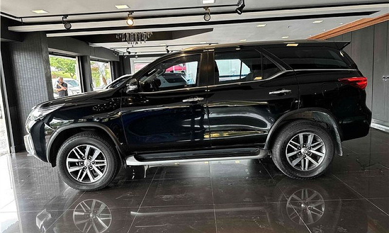 Toyota Hilux Sw4 201...