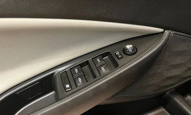 Chevrolet Onix Hatch...