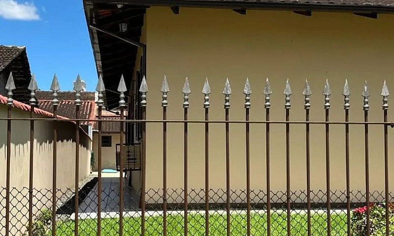 Casa Averbada Com Pi...