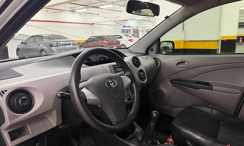 Toyota Etios Xs 1.3 ...