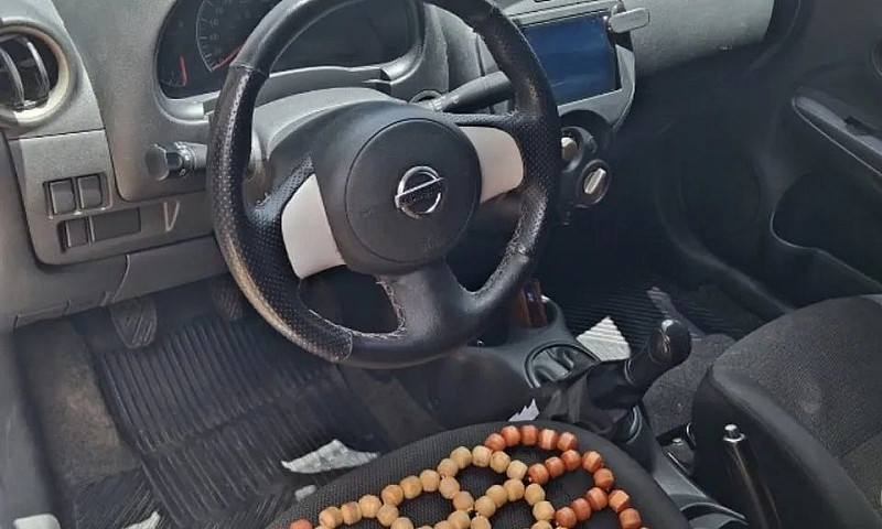 Nissan Versa S 1.6 1...