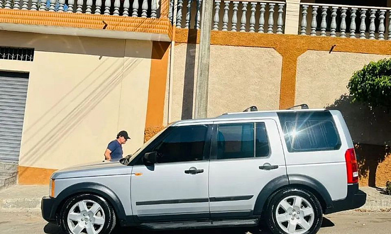 Land Rover Discovery...