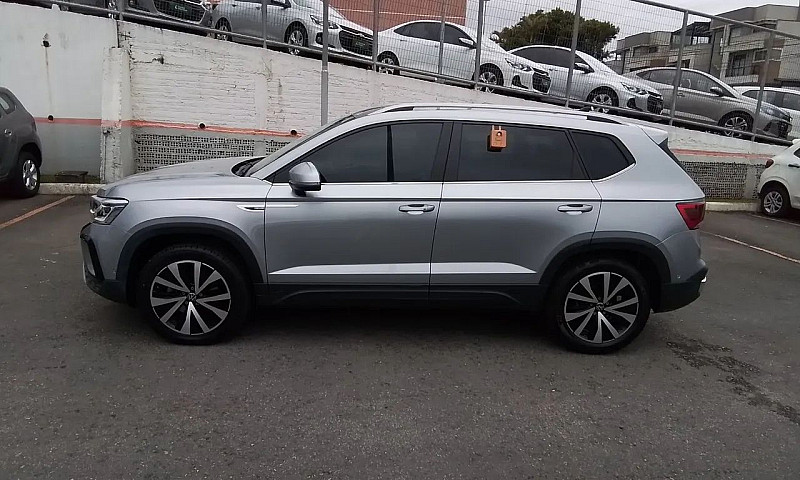Volkswagen Taos 2023...