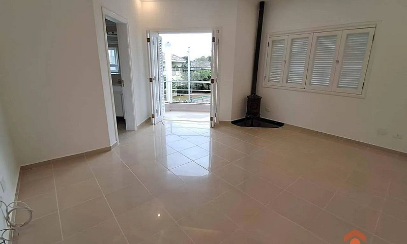 Casa Com 4 Dormitóri...
