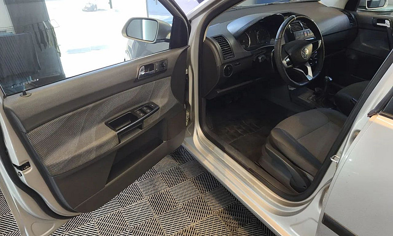 Volkswagen Polo Seda...