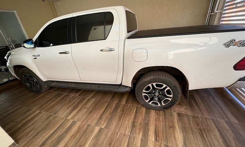 Hilux Srv 4X4...