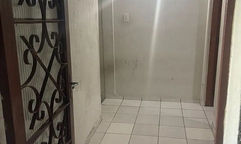 Casa Com 3 Cômodos N...