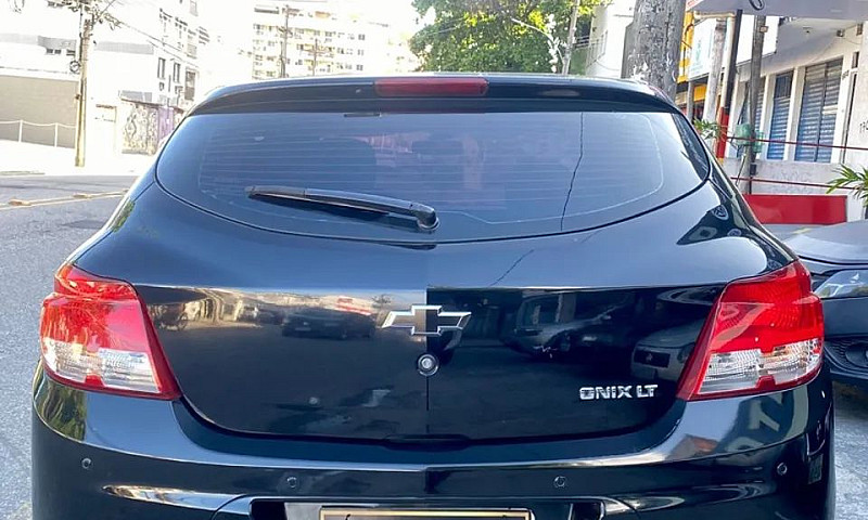 Vendo Onix Lt 1.0, 2...
