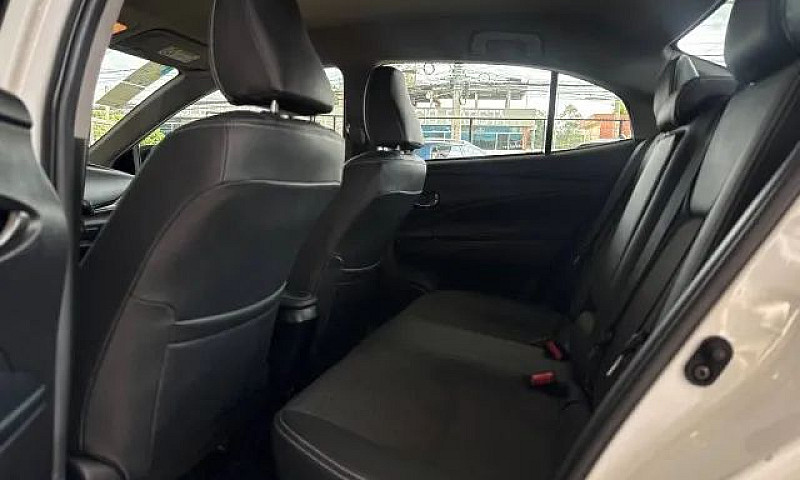 Toyota Yaris Xs Seda...