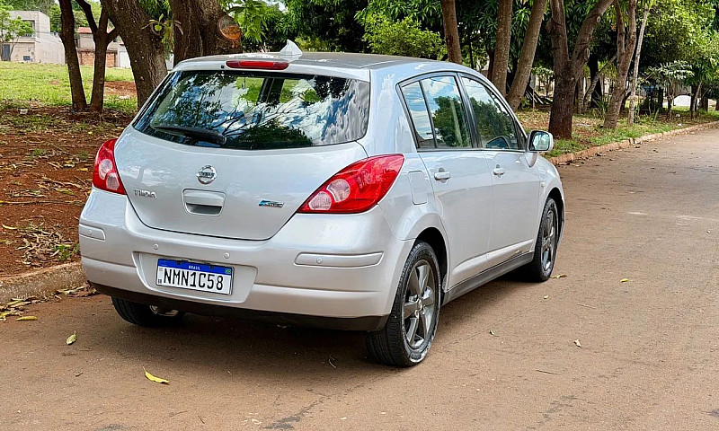 Nissan Tiida S 1.8/1...