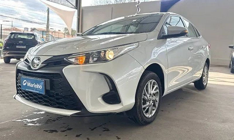 Toyota Yaris Xs Seda...