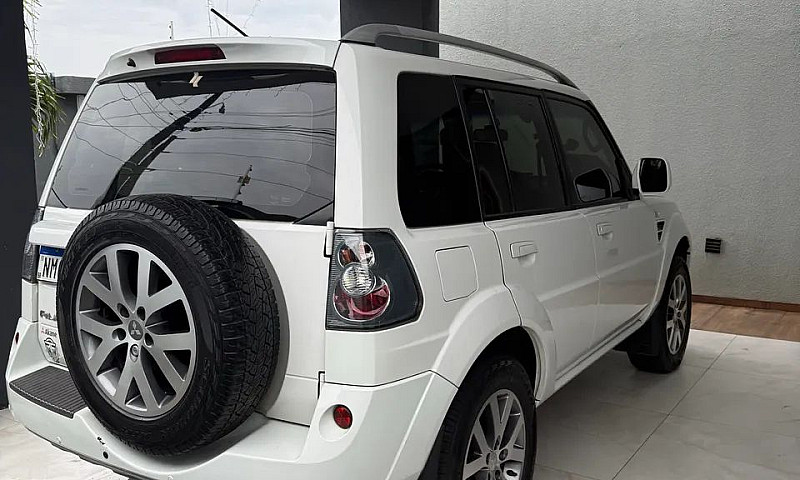 Mitsubishi Pajero Tr...
