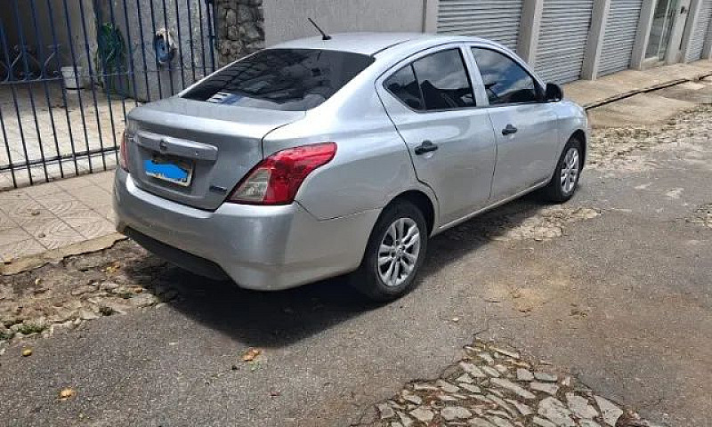 Nissan Versa S 1.6 1...