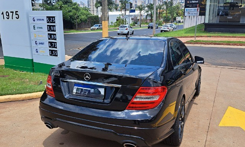Automóvel Mercedes B...