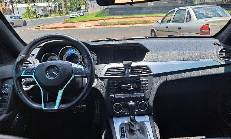 Automóvel Mercedes B...