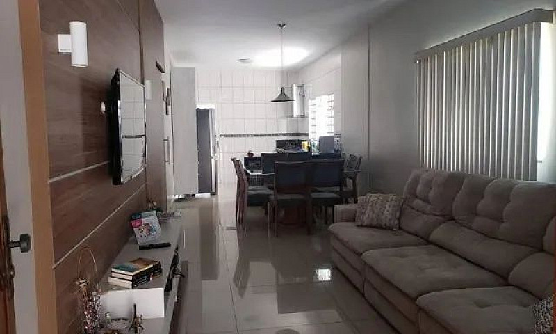 Casa Com Piscina Esc...