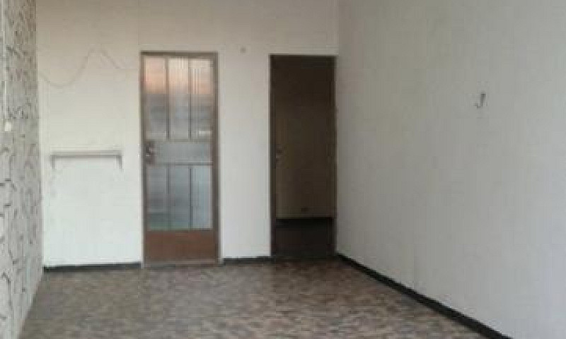 Vende-Se Casa...
