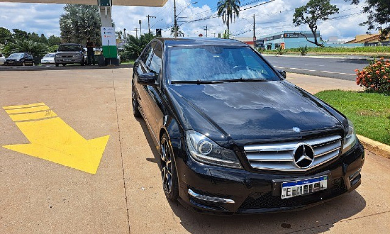 Automóvel Mercedes B...