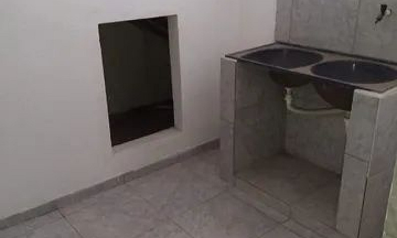 Alugo Casa...