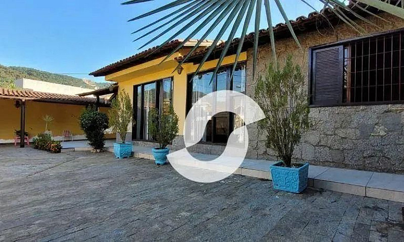 Casa Com 3 Dormitóri...