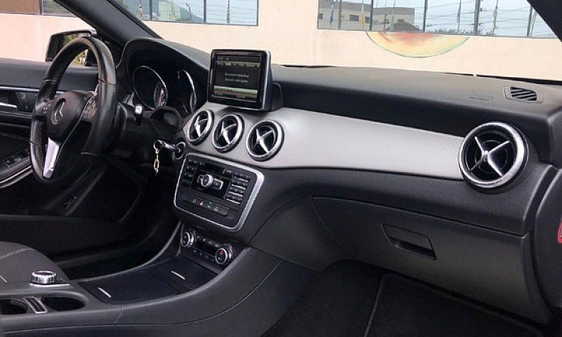 Mercedes-Benz Cla 20...