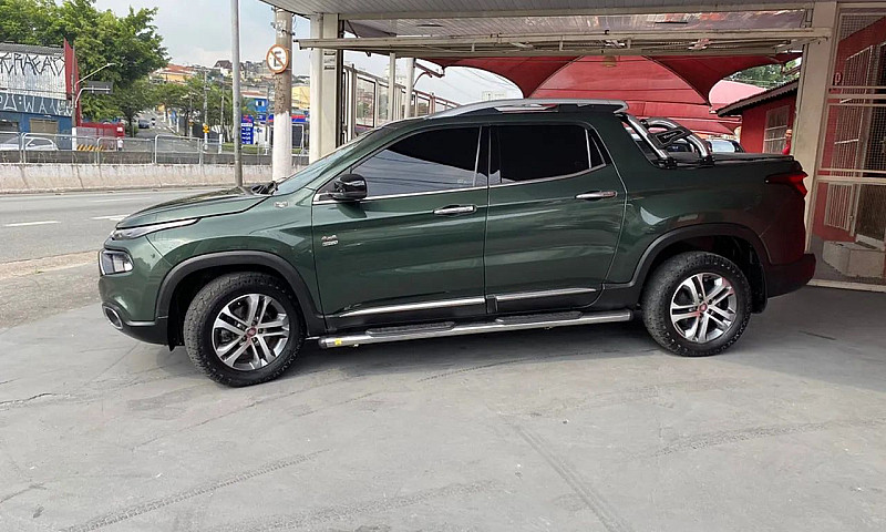 Fiat Toro Volcano 2....