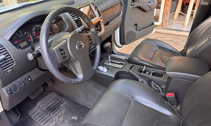 Nissan Frontier Le A...