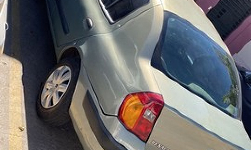 Clio Authentic 1.0 S...