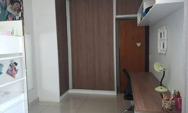 Casa Com Piscina Esc...