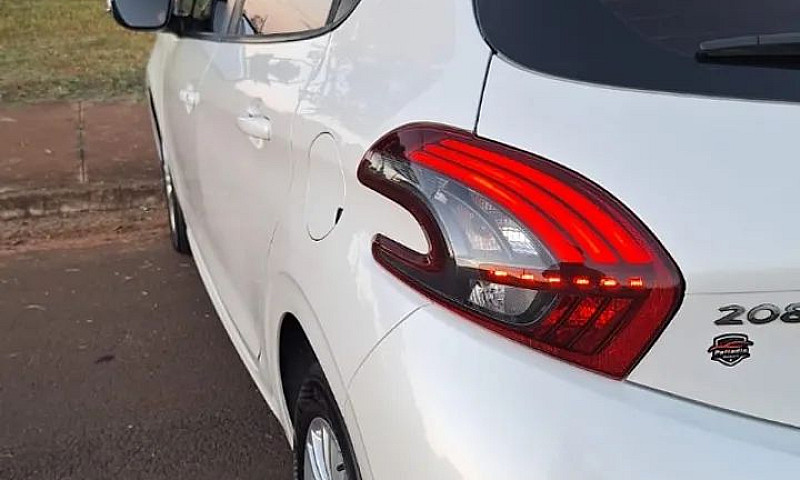 Peugeot 208 Allure 1...