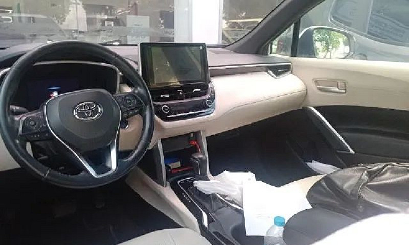 Toyota Corolla Cross...