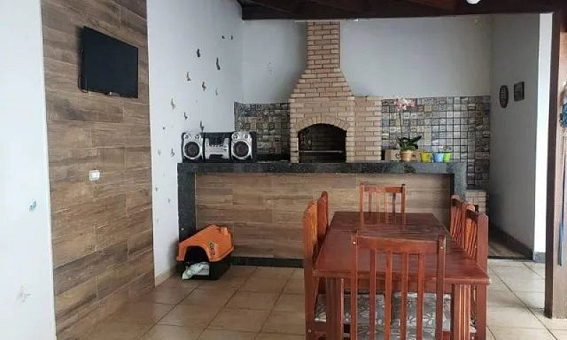 Casa Com Piscina Esc...