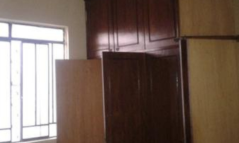 Vende-Se Casa...