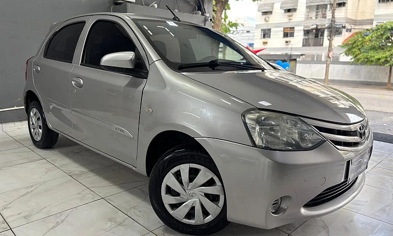 Toyota Etios X 1.3 F...