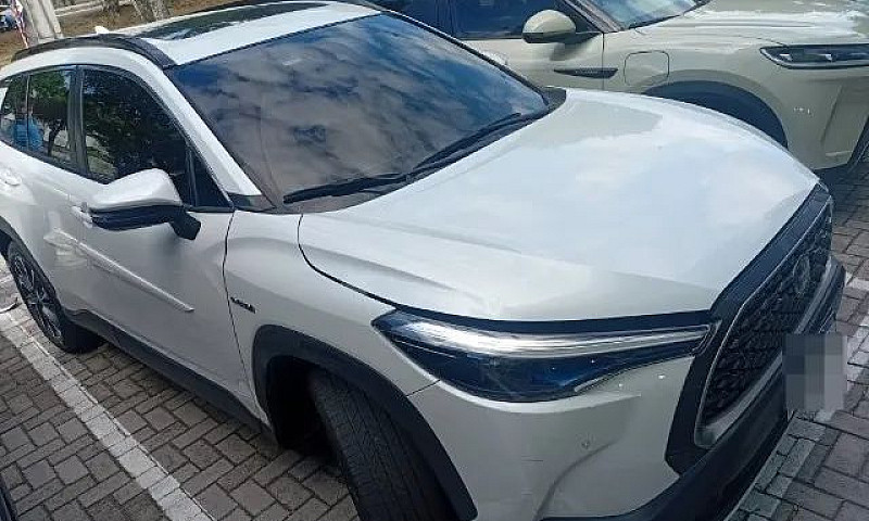 Toyota Corolla Cross...