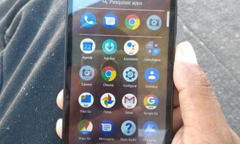 Moto E5...